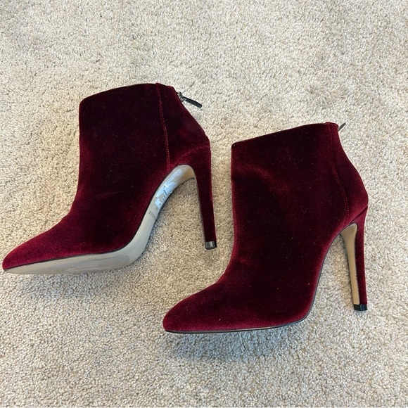 AVA & Aiden red velvet ankle boots Sz 7 NWT - Picture 6 of 9